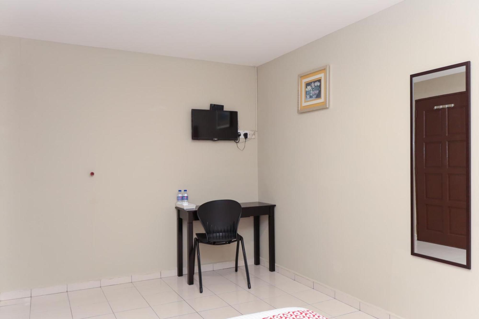 Oyo 90338 Prima Saujana Budget Hotel Kajang Buitenkant foto