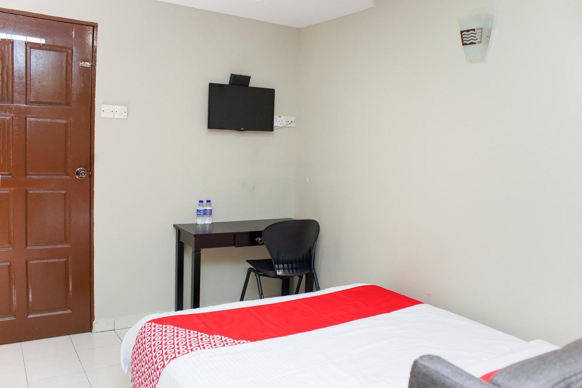 Oyo 90338 Prima Saujana Budget Hotel Kajang Buitenkant foto