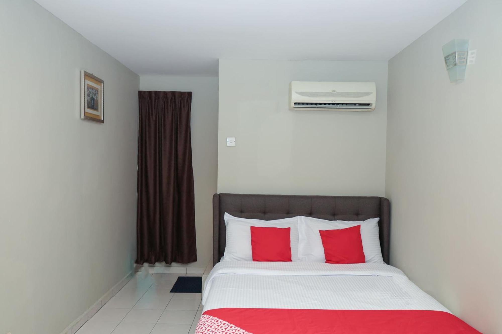 Oyo 90338 Prima Saujana Budget Hotel Kajang Buitenkant foto
