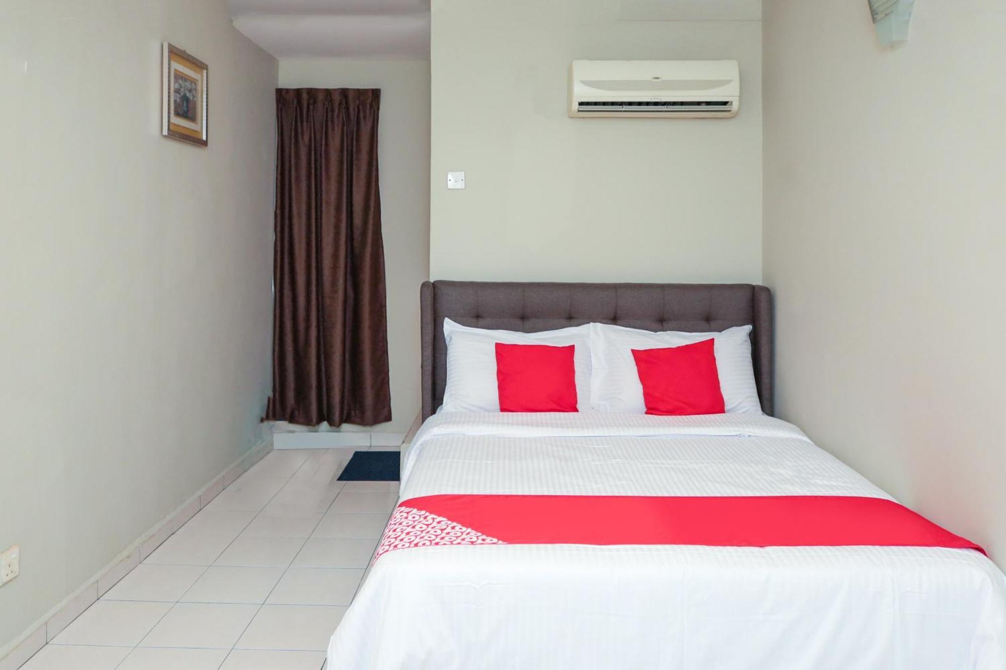 Oyo 90338 Prima Saujana Budget Hotel Kajang Buitenkant foto