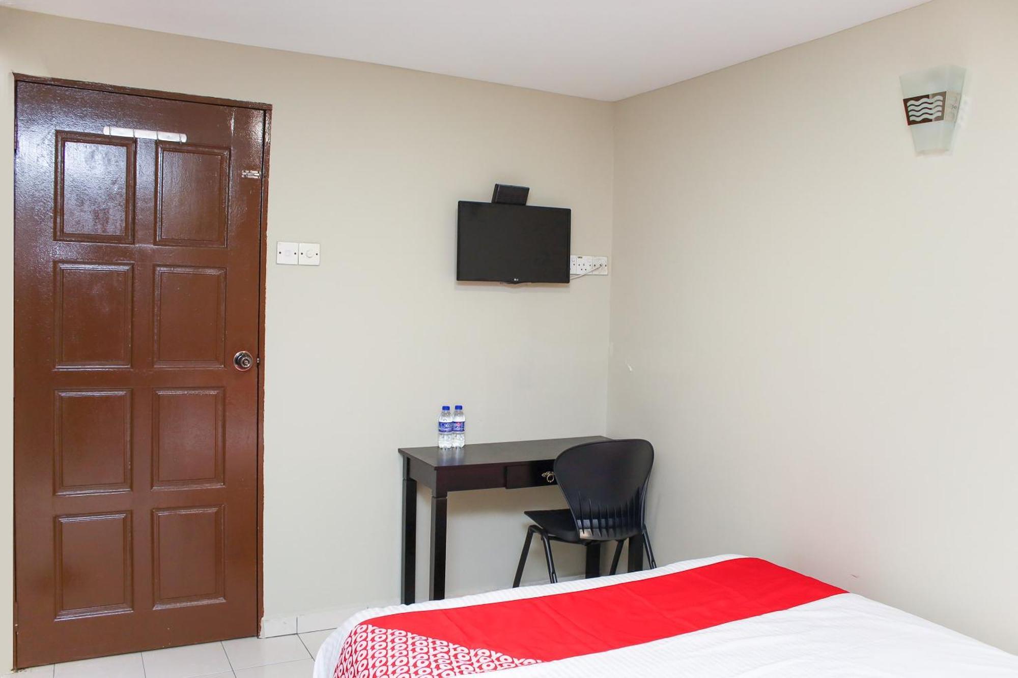 Oyo 90338 Prima Saujana Budget Hotel Kajang Buitenkant foto