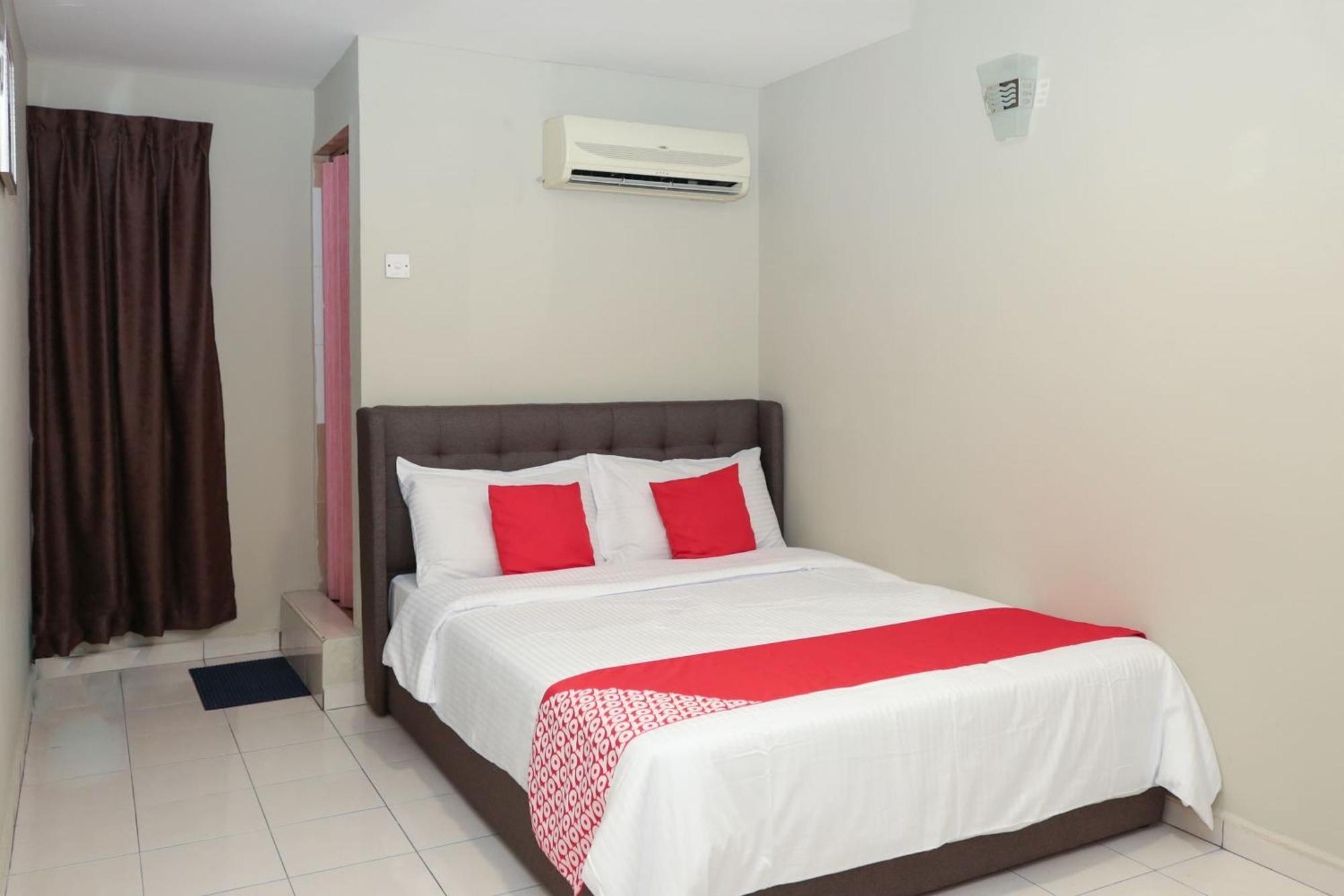 Oyo 90338 Prima Saujana Budget Hotel Kajang Buitenkant foto