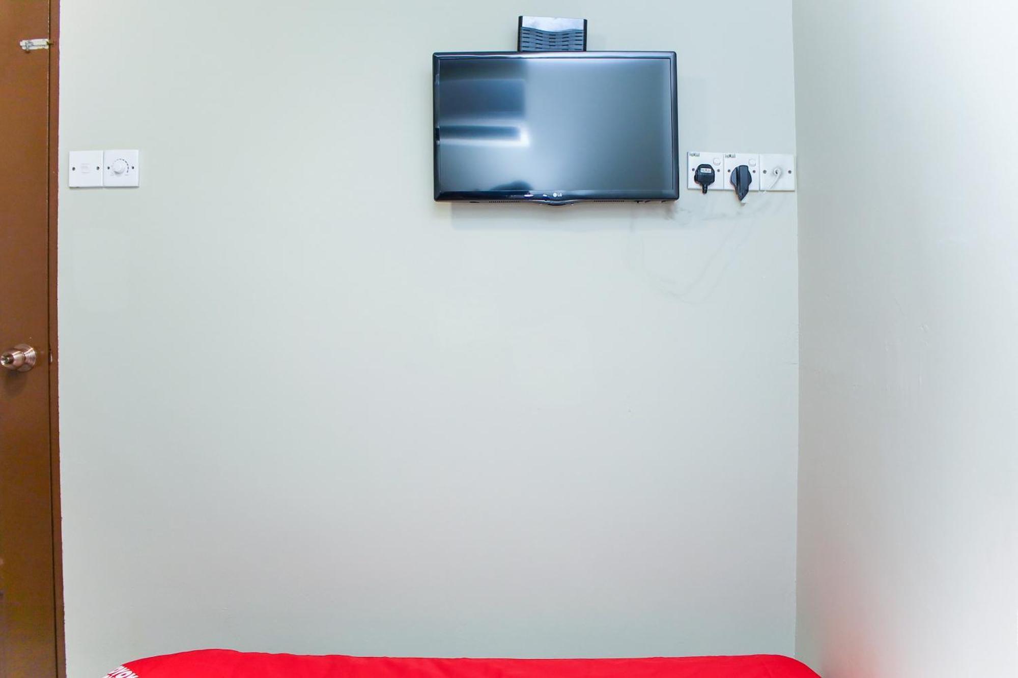 Oyo 90338 Prima Saujana Budget Hotel Kajang Buitenkant foto