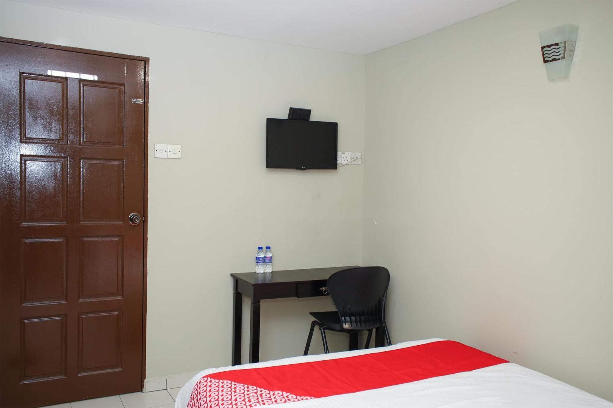 Oyo 90338 Prima Saujana Budget Hotel Kajang Buitenkant foto